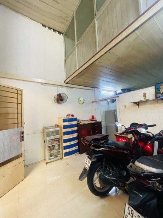 GẦN MẶT TIỀN ĐƯỜNG- NGAY CHỢ BÀ CHIỂU -. SỔ VUÔNG A4 NỞ HẬU ĐẸP CÓ NHỈNH 4 Tỷ.
