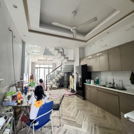 Bán nhà 80m2, 3 tầng, 4PN, 3WC, Gò Dưa, Thủ Đức, 7.4 tỷ