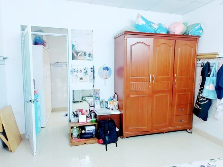 NHÀ ĐẸP TÂN PHÚ 32M2, 2 TẦNG ĐÚC, NGANG ĐẸP 4M, HẺM 4M , TRƯỚC NHÀ CÓ SÂN , SHR, CHỈ NHỈNH 3 TỶ
