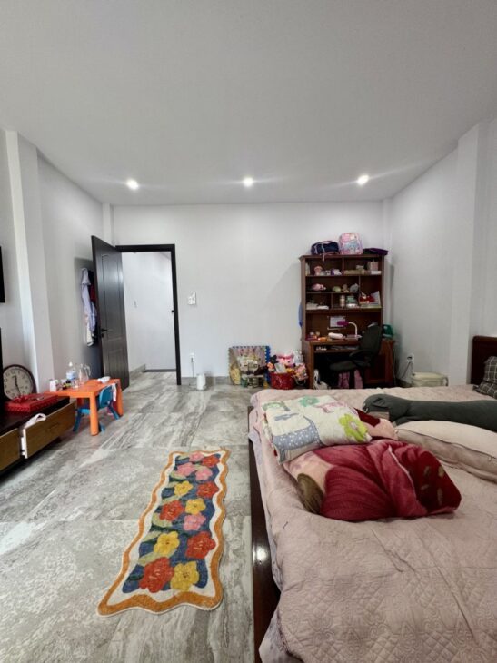 ♥ Mặt Tiền đường 7.5m Tôn Đản, 81m2, mê lửng mới xịn, móng 3 tầng, 3.xx tỵ