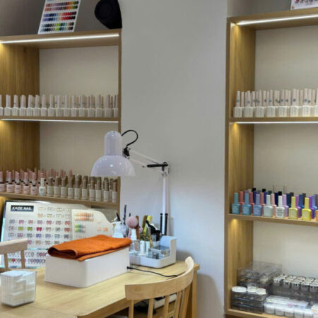 Cho thuê : sang nhượng Quán nail fuil đồ ,gần số 104 Đặng văn ngữ Dt 25 m2, tầng 1