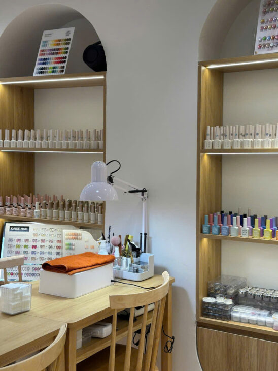 Cho thuê : sang nhượng Quán nail fuil đồ ,gần số 104 Đặng văn ngữ Dt 25 m2, tầng 1