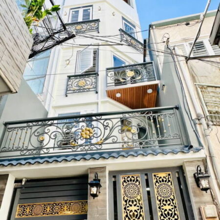 Nhà Mới ở Ngay HXH Cách Mạng Tháng 8 , 5tang 4mx10m, Sổ Vuông Hoàn Công Đủ BTCT, Nhỉnh 6 Tỷ