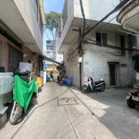 Nhà góc, 2 mặt thoáng, sát mặt tiền, Lê Hồng Phong quận 10 , 2 tầng 44m2 , Sổ Vuông, Hoàn Công