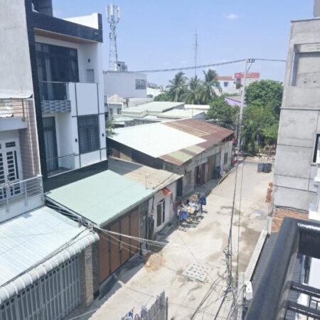 Bán nhà mặt phố Q.9, 60m2, 4 tầng, 4PN, 5WC, 4.5 tỷ, sổ đỏ