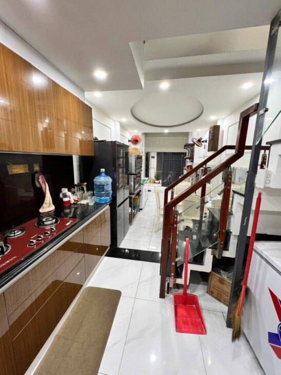 GẦN LÊ TRỌNG TẤN – DT: 32M2 – 2 TẦNG – 2PN – CHỈ NHỈNH 3 TỶ – TẶNG FULL NỘI THẤT.