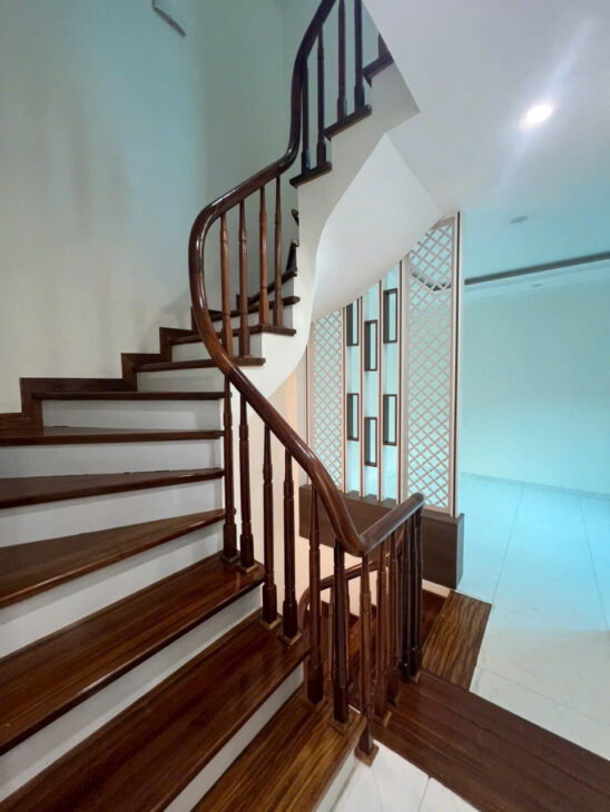 Bán Nhà lô góc 2 thoáng ,diện tích 38m2, 5 tầng , thị trấn Trạm Trôi , ô tô đỗ cửa