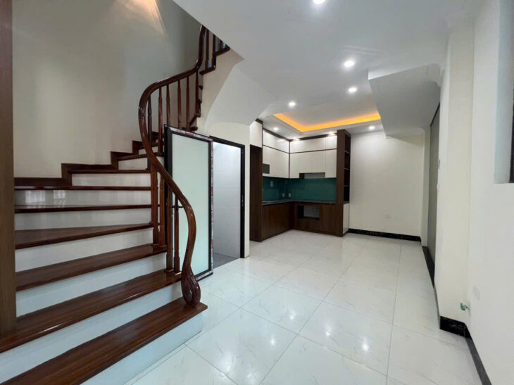 Bán Nhà lô góc 2 thoáng ,diện tích 38m2, 5 tầng , thị trấn Trạm Trôi , ô tô đỗ cửa