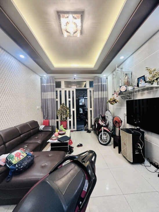 GẤP BÁN! Chỉ 5.75 TỶ TL! 92M², 2Tầng/4PN, HẺM XE HƠI, Thống Nhất Gò Vấp!