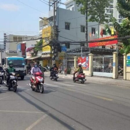 Bán nhà Gò Vấp , đường Lê Quang Định- kế hẻm xe hơi, gần mặt tiền, 4 x 12, 3 Pn , hơn 5 tỷ TL