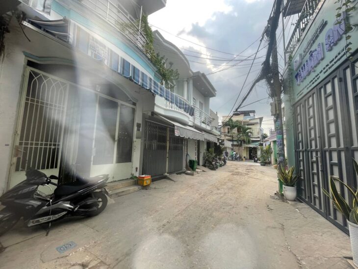 Bán nhà CN 104m2, Hẻm xe hơi Đường Huỳnh Thiện Lộc, Q. Tân Phú