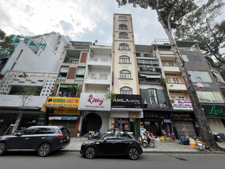 Bán Nhà Mặt Tiền Huỳnh Thúc Kháng, Quận 1, DT: 4,5x18m giá 90 tỷ