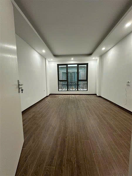 Bán nhà Phố Giảng Võ, Nhà Mới Thang Máy, Cách Ô Tô 20m, 42mx5T, Giá: 8.9 Tỷ, Lh: 0396935190.