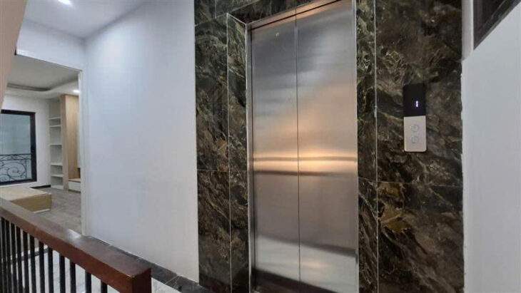 Bán nhà Phố Giảng Võ, Nhà Mới Thang Máy, Cách Ô Tô 20m, 42mx5T, Giá: 8.9 Tỷ, Lh: 0396935190.