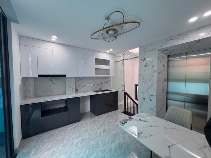 Bán nhà phố Xã Đàn_Nhà Mới Ở Ngay_Thang Máy Xịn_43mx5T_Giá: 8.8 Tỷ_Lh: 0396935190.