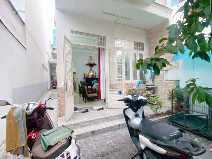 Bán nhà quận 10, Cách Mạng Tháng 8, 136m2, 2 tầng, 18 tỷ, hẻm xe hơi
