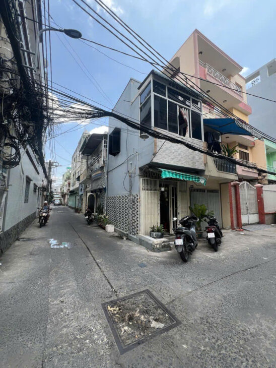 Bán nhà quận 11, Lạc Long Quân, hẻm xe hơi 2 mặt tiền, cấp 4, 32m2, 4.85 tỷ