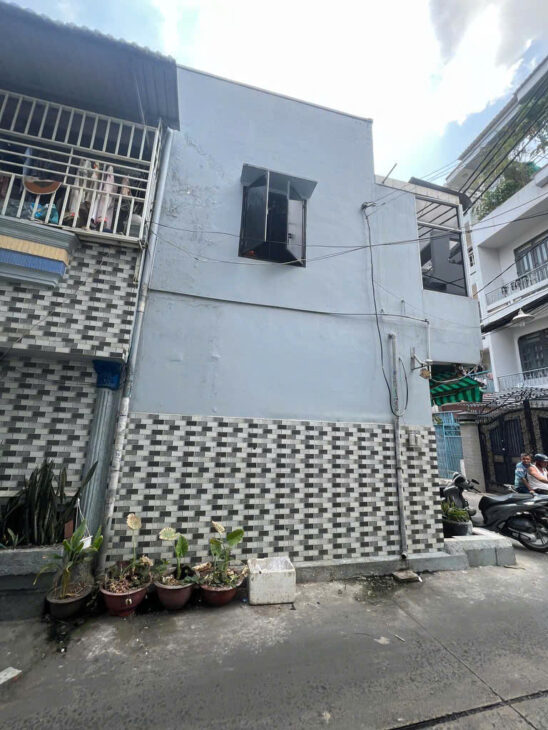Bán nhà quận 11, Lạc Long Quân, hẻm xe hơi 2 mặt tiền, cấp 4, 32m2, 4.85 tỷ
