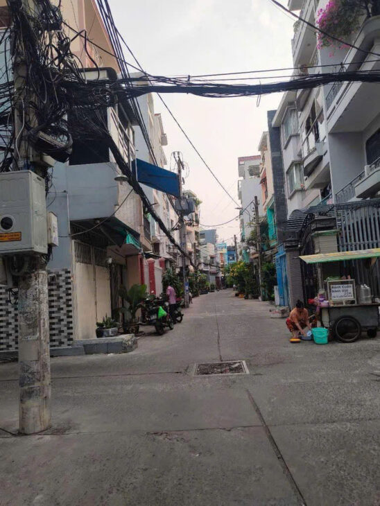 Bán nhà quận 11, Lạc Long Quân, hẻm xe hơi 2 mặt tiền, cấp 4, 32m2, 4.85 tỷ