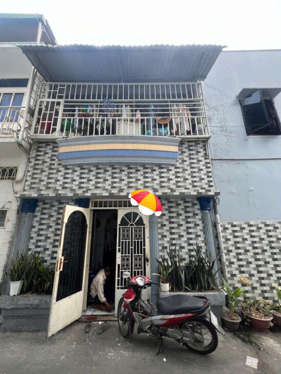 Bán nhà quận 11, Lạc Long Quân, hẻm xe hơi 2 mặt tiền, cấp 4, 32m2, 4.85 tỷ