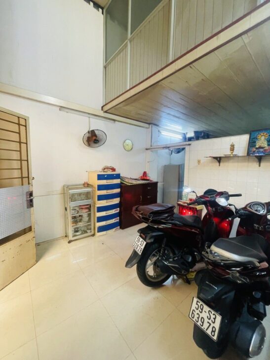 GẦN MẶT TIỀN ĐƯỜNG- NGAY CHỢ BÀ CHIỂU -. SỔ VUÔNG A4 NỞ HẬU ĐẸP CÓ NHỈNH 4 TỶ