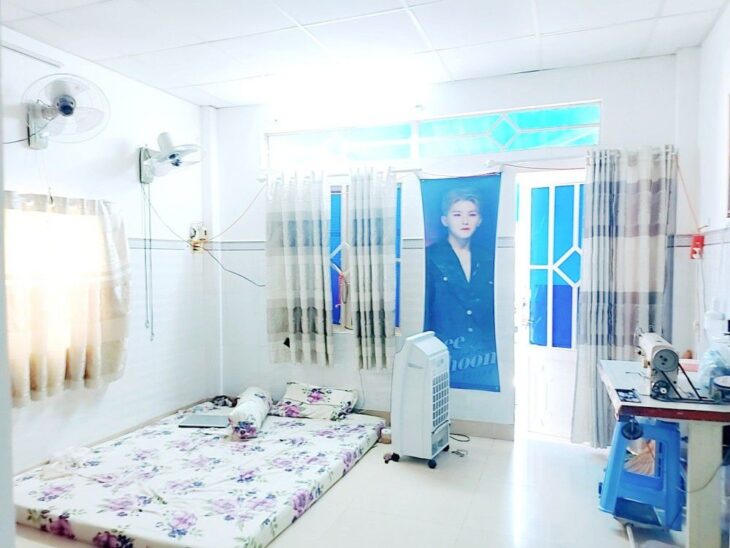 NHÀ ĐẸP TÂN PHÚ 32M2, 2 TẦNG ĐÚC, NGANG ĐẸP 4M, HẺM 4M , TRƯỚC NHÀ CÓ SÂN , SHR, CHỈ NHỈNH 3 TỶ