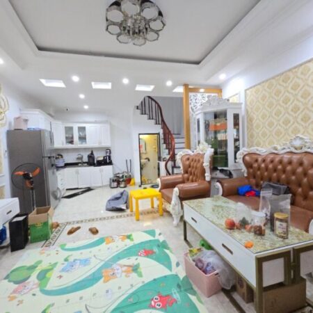 NHÀ ĐẸP THẠCH BÀN – AEON MALL – Ô TÔ ĐỖ CỬA – TẶNG NỘI THẤT 500TR – CHỈ HƠN 5 TỶ