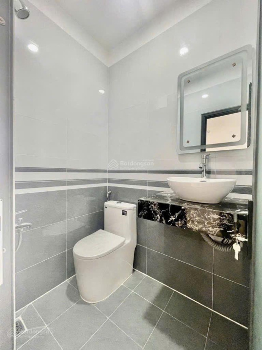 NHÀ MỚI XÂY, VÀO Ở NGAY – 3tầng đúc kiên cố 4PN+3WC – 3,8 tỷ không thương lượng