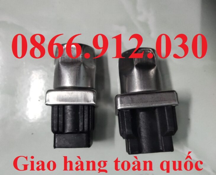 Chân tăng inox bọc nhựa vuông 40 bàn bếp công nghiệp