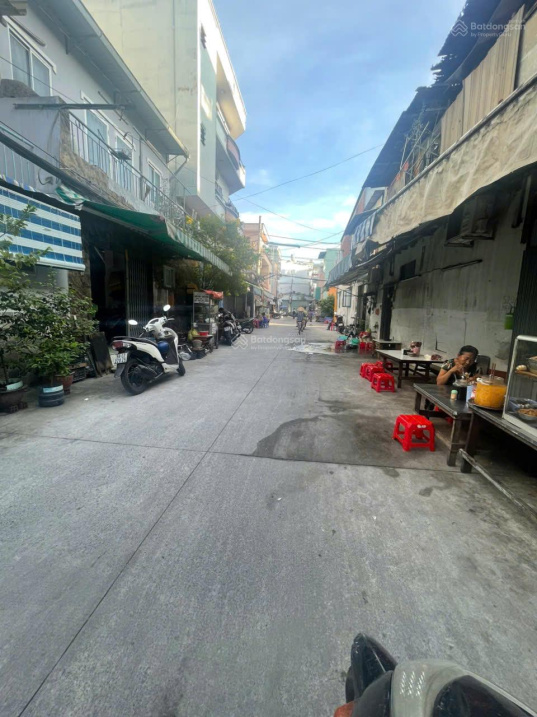 Nhà mới ở ngay 3PN, 3WC gần cầu Chà Và quận 8 giá tốt