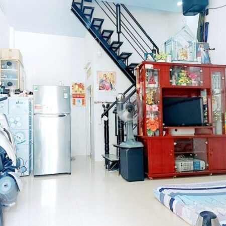 NHÀ ĐẸP TÂN PHÚ 32M2, 2 TẦNG ĐÚC, NGANG ĐẸP 4M, HẺM 4M , TRƯỚC NHÀ CÓ SÂN , SHR, CHỈ NHỈNH 3 TỶ