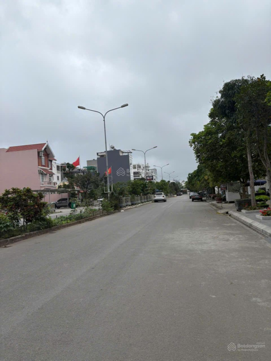 Chính chủ gửi bán lô đất Biệt Thự khu nhà giàu Mặt đường 30m lô 17 Lê Hồng Phong, Hải An, Hải Phòng