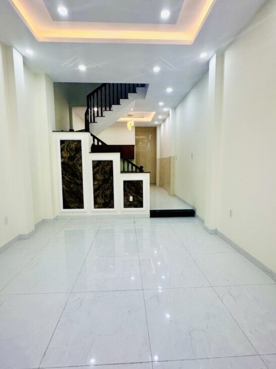 Bán nhà mặt phố Quốc Lộ 13, Thủ Đức, 60m², 4 tầng, 6.75 tỷ, sổ hồng