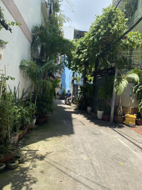 PHÚ NHUẬN – NHỈNH 4 TỶ – HẺM 3 GÁC – 4 LẦU MỚI ĐẸP – NGANG HƠN 4M – 3 PN CỰC ĐẸP.