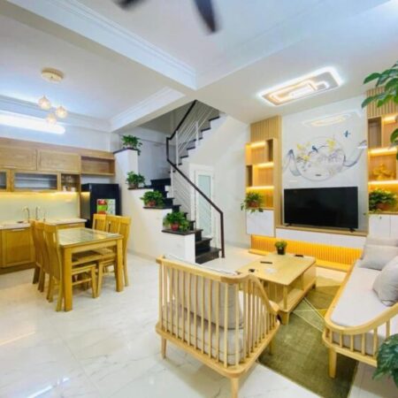 Bán Nhà Gốc Đề-Hai Bà Trưng-60M -MT 4M-Sân vườn-Trong lành-thoáng mát