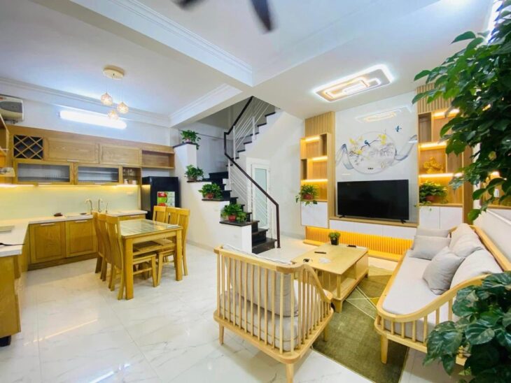 Bán Nhà Gốc Đề-Hai Bà Trưng-60M -MT 4M-Sân vườn-Trong lành-thoáng mát