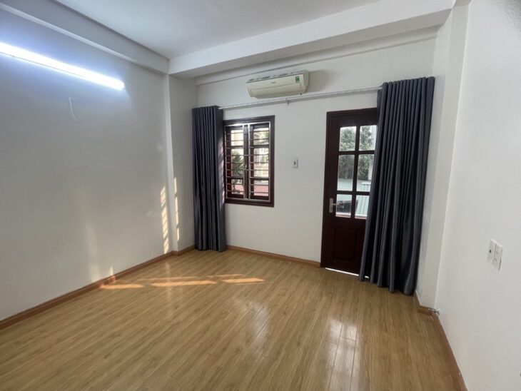 BÁN NHÀ 5 TẦNG, THẠCH BÀN, LONG BIÊN, GIÁ ,2 TỶ