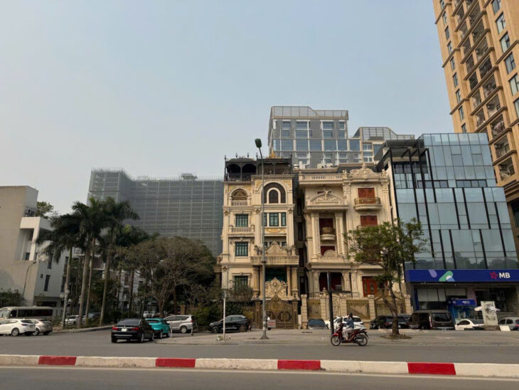 Bán nhà vị trí đắc địa hai mặt phố và mặt ngõ Nguyễn Hoàng Tôn