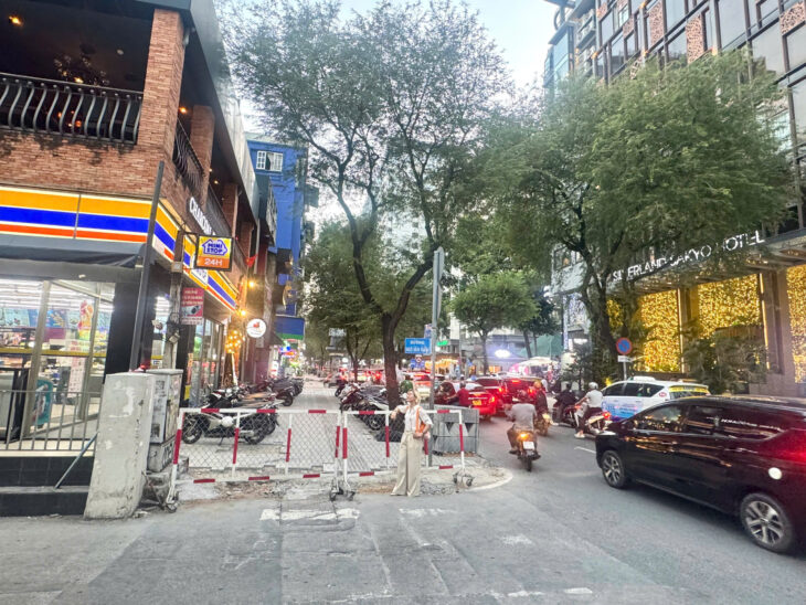 CẦN SANG CHỦ MỚI QUẢN LÝ CĂN GÓC 2 MẶT TIỀN SỐ 11 LÊ THÁNH TÔN & NGÔ VĂN NĂM, QUẬN 1 – CHÍNH CHỦ