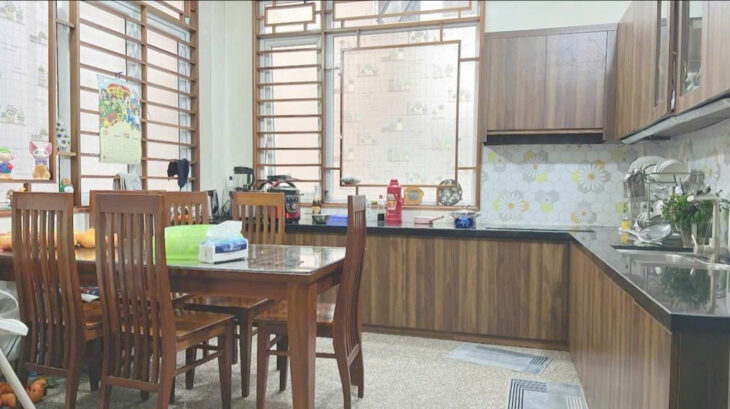 Bán nhà ngõ 189 nguyễn Ngọc Vũ – phường Trung Hoà 10m ra Ô tô tránh – Nhà GĐ tự xây