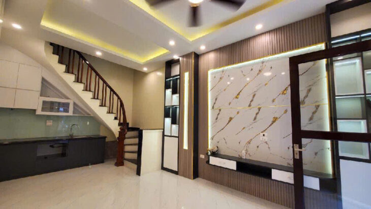 Chủ cần tiền giảm giá 2 tỷ.Đống Đa 35 m, 3 tầng, mặt tiền 4 m, ngõ 3,5 m, nhà mới đẹp, sổ đỏ cc giá