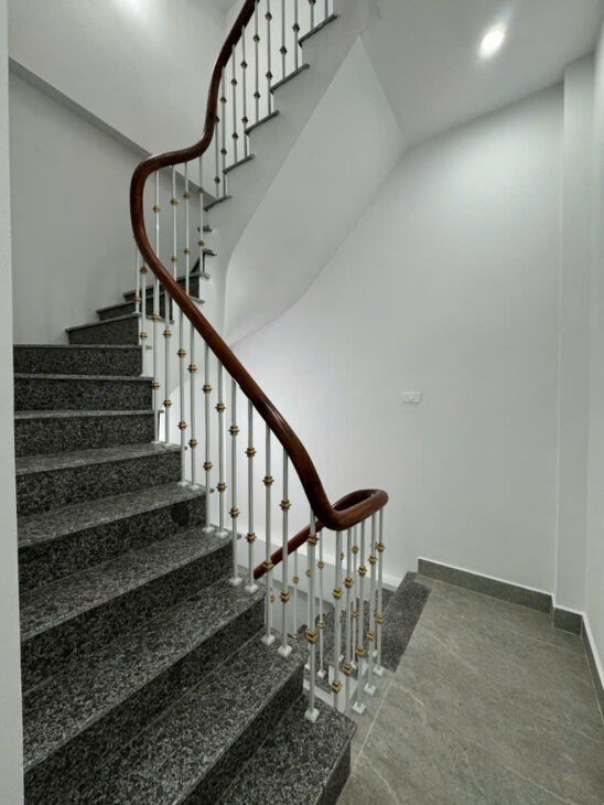 THỤY KHUÊ – NHÀ ĐẸP – MẶT NGÕ THÔNG KD – 30M RA PHỐ – 35M2X5T – GIÁ 7.4 TỶ