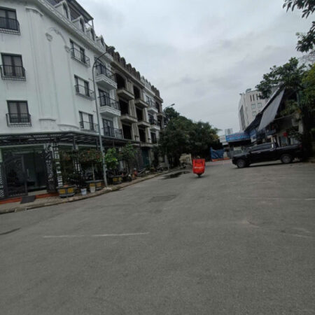 PHÂN LÔ, LÔ GÓC NHÀ VƯỜN- VĨNH HƯNG- HOÀNG MAI, 120 M2, MT 9,2 M, GIÁ 25 TỶ.
