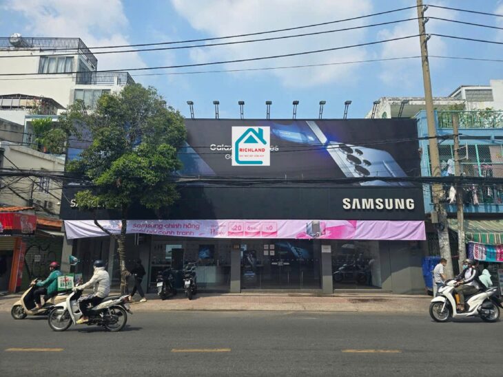 Cho thuê nhà Mặt Tiền Cách Mạng Tháng 8, P.11 Q.3+ Diện tích: 15,5m x 4m -Giá 105 Triệu
