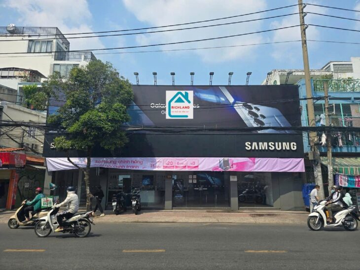 Cho thuê nhà Mặt Tiền Cách Mạng Tháng 8, P.11 Q.3+ Diện tích: 15,5m x 4m -Giá 105 Triệu