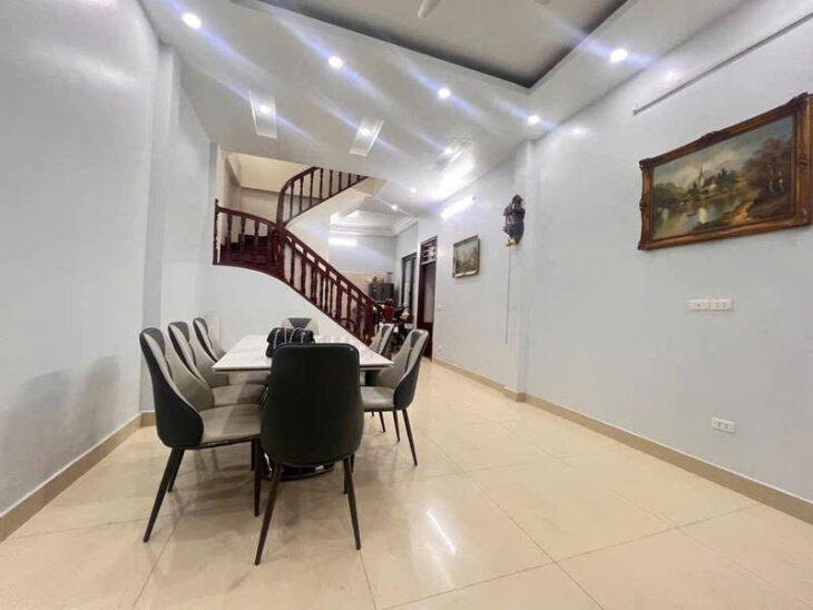 Bán nhà KIm Mã , Ba Đình , HN . DT 60M2 , 5T, MT 4.5M . Giá 15 tỷ