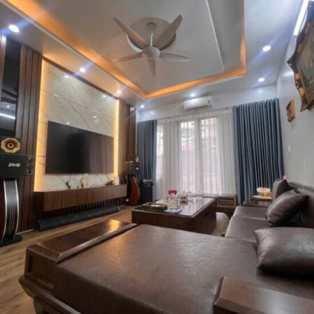 Bán nhà KIm Mã , Ba Đình , HN . DT 60M2 , 5T, MT 4.5M . Giá 15 tỷ