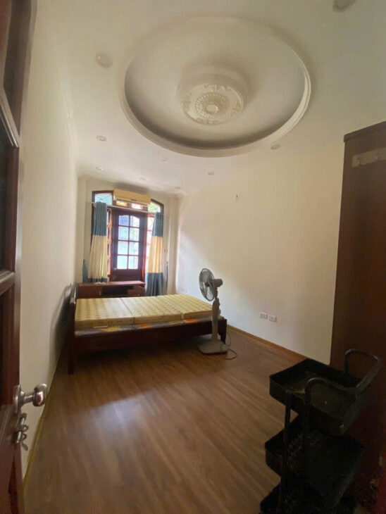 Bán nhà phố Láng Hạ – Sổ 40m x 4T tổng 4 phòng ngủ – ngõ nông nhà còn mới – Tặng lại nội thất