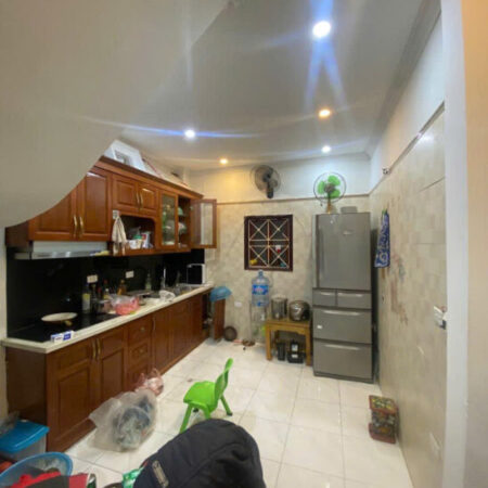 Bán nhà phố Láng Hạ – Sổ 40m x 4T tổng 4 phòng ngủ – ngõ nông nhà còn mới – Tặng lại nội thất