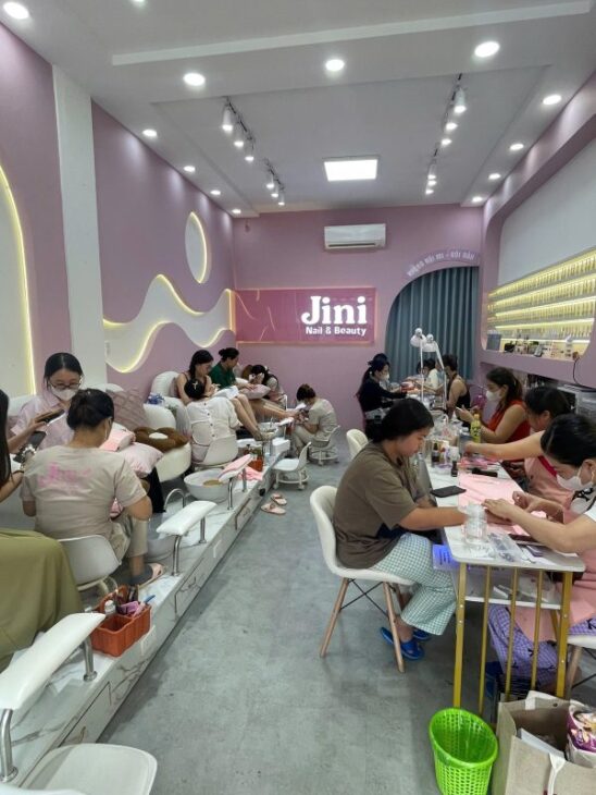 Quận Tân Phú ! SANG SALON NAILS Và GỘI MT ĐƯỜNG LỚN SẦM UẤT TÂN PHÚ, Tel : 0835888894 ( chính chủ